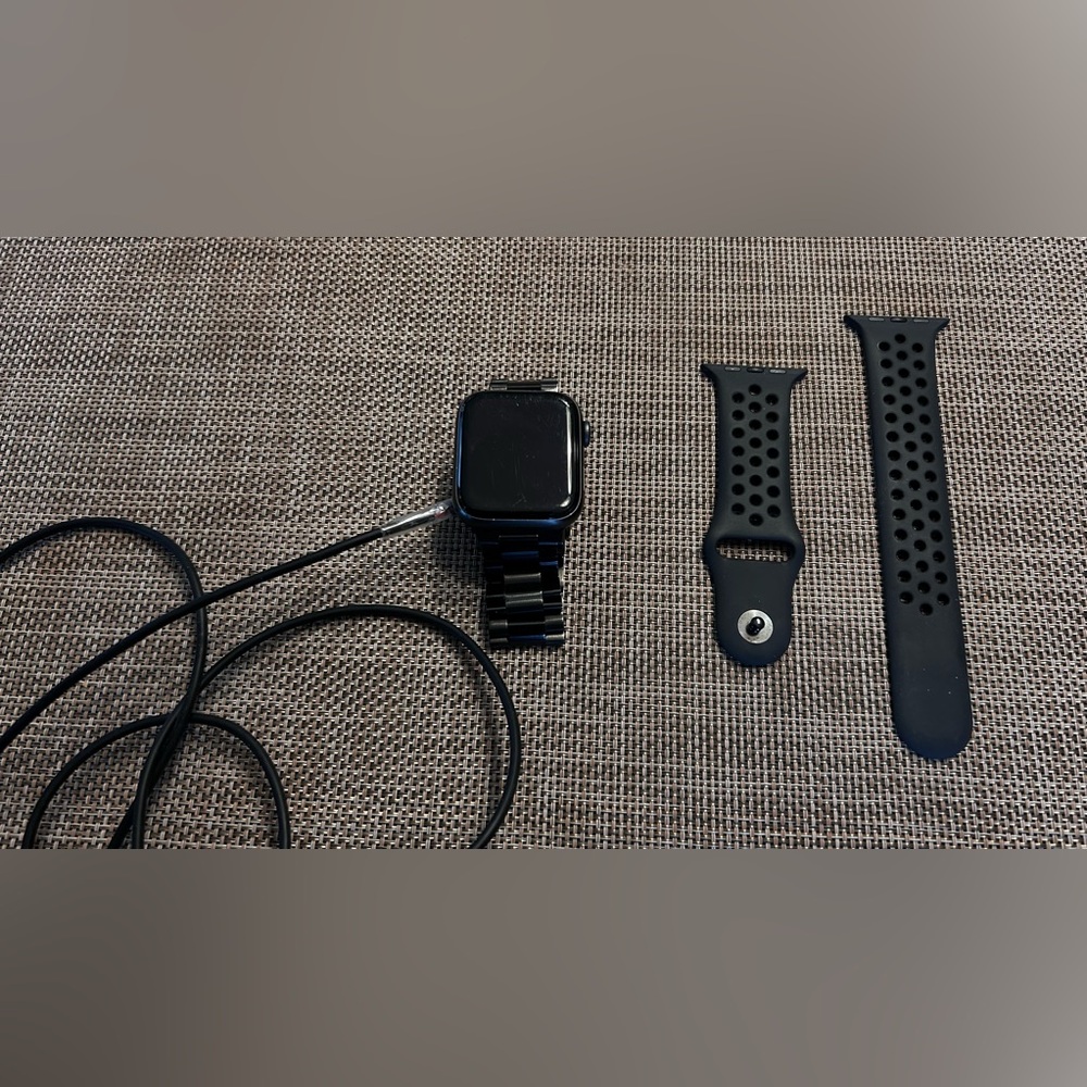 Apple Watch Nike SE - 44mm - Space Gray Aluminum Black Sport - WiFi & Cellular